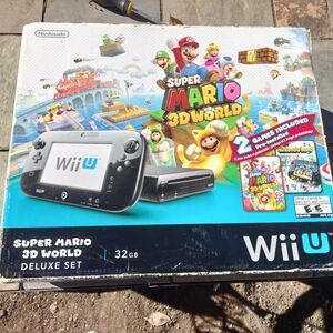 Nintendo Wii U Super Mario 3D World Deluxe Set 32GB Black Console